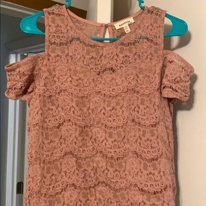 Women’s top with cut out shoulders